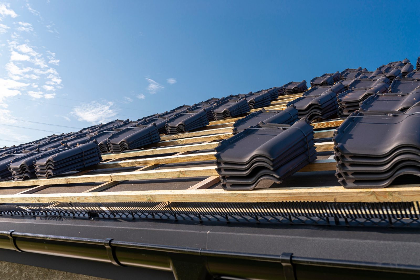 Roof ceramic tile arranged in packets on the roof on roof battens